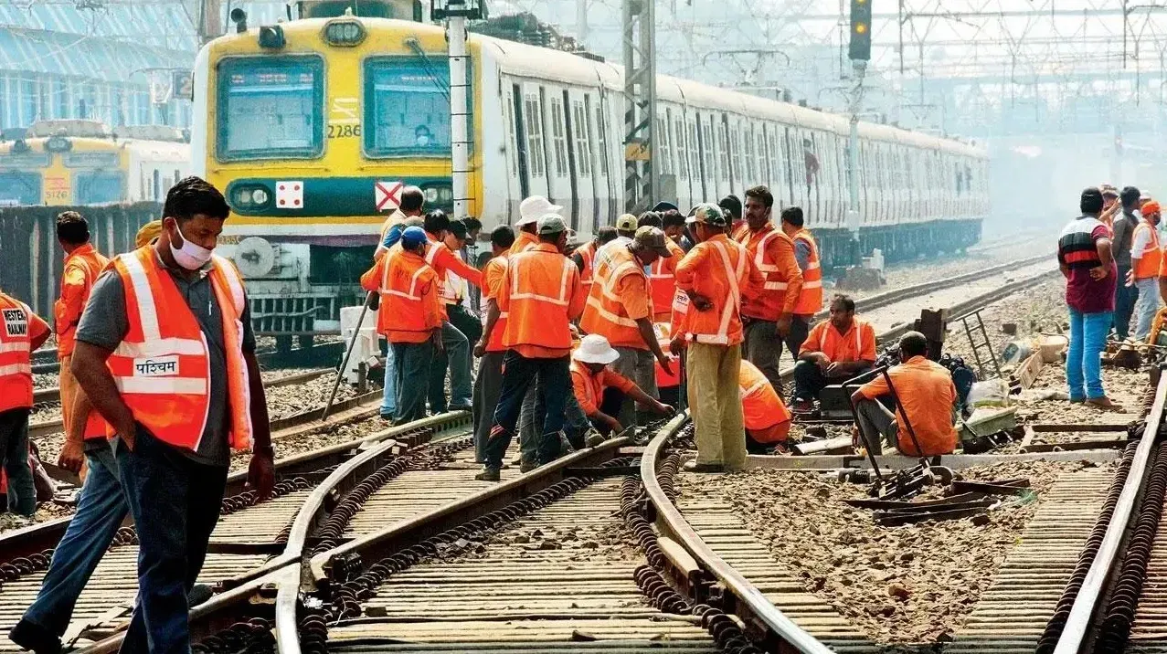 Mumbai Local Alert! Kelve Station Block