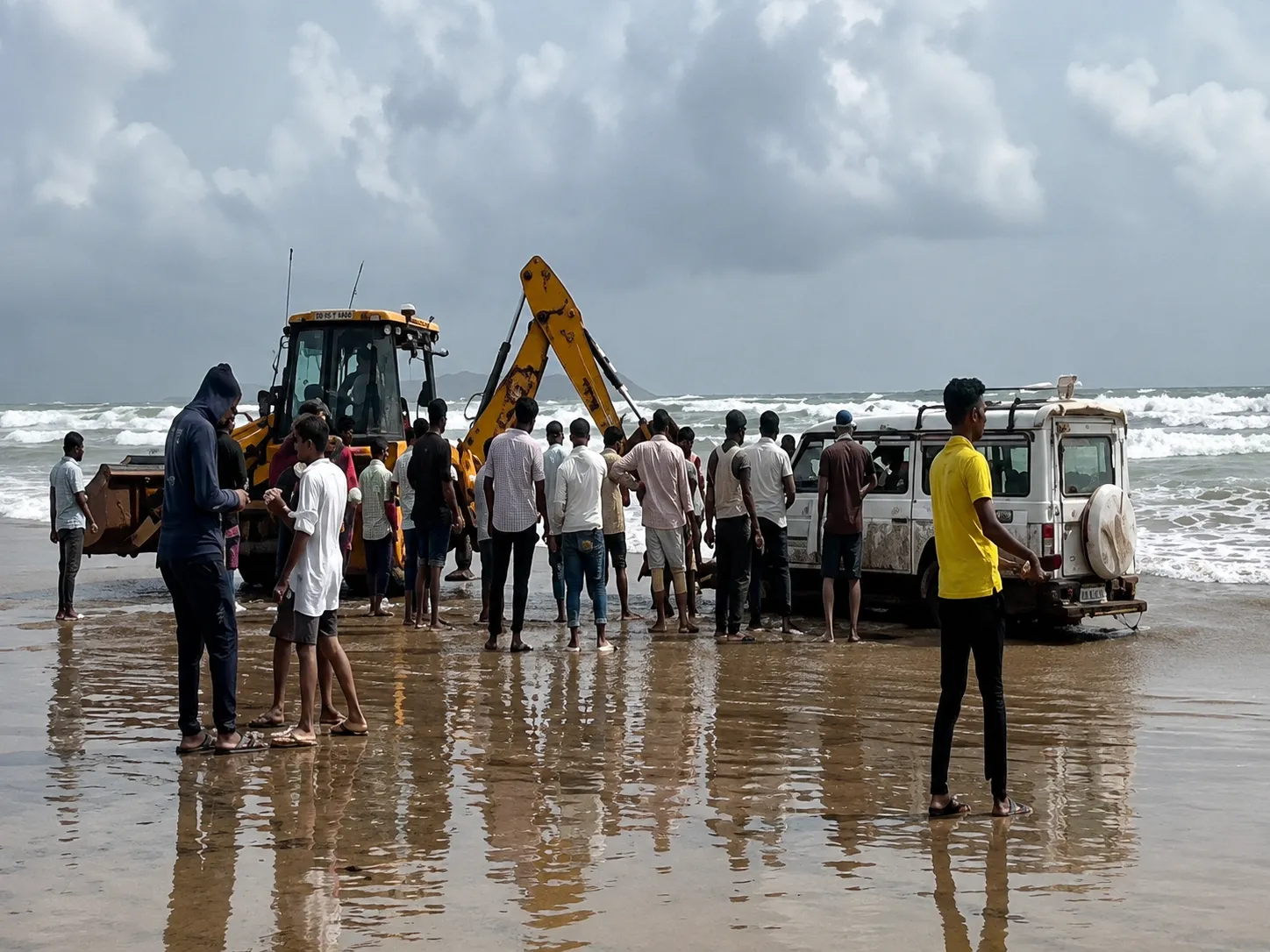 Pune Tourists' Beach Stunt Backfires in Ratnagiri: