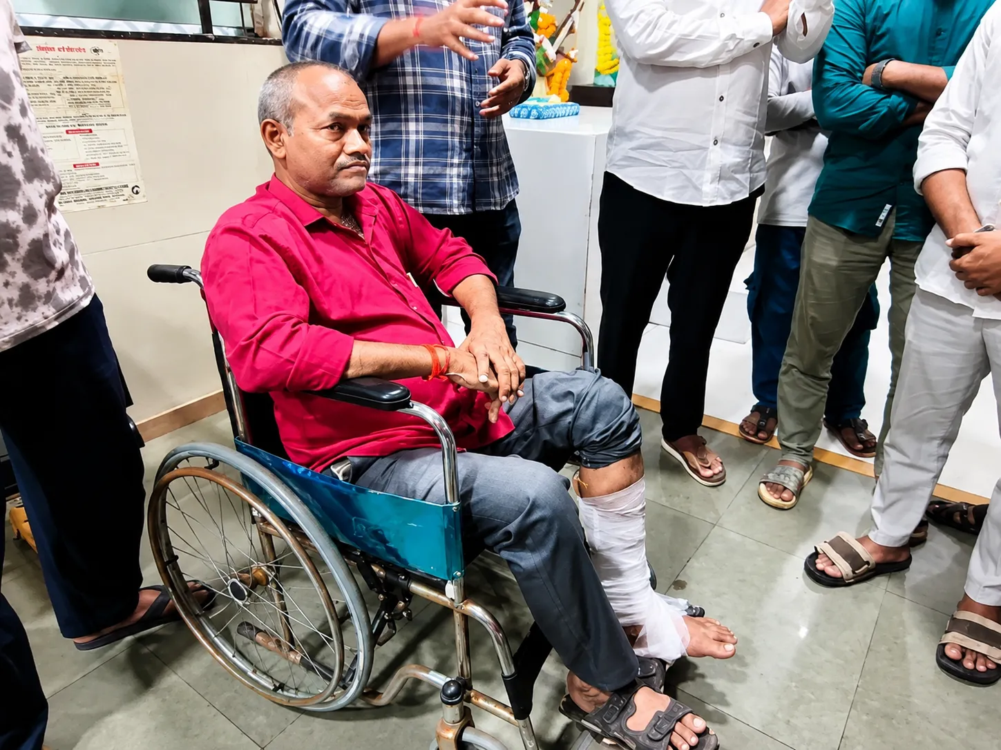 Shocking Negligence at KDMC Hospital: Cardboard Used Instead of Plaster