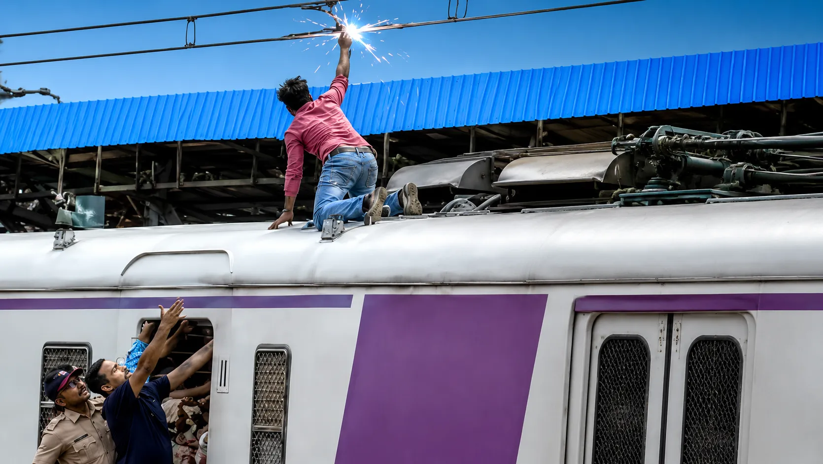 Shocking Incident at Ghatkopar Station:
