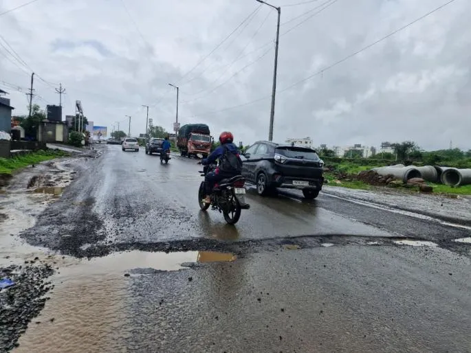 Pune Ground Report: Massive Traffic Jams and Long Vehicle