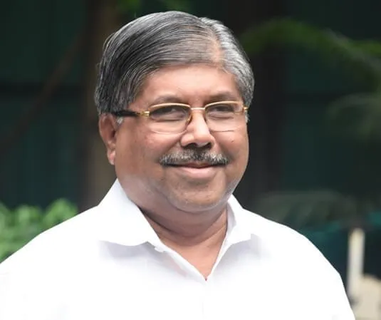 Minister Chandrakant Patil leaves behind VIP convoy to travel