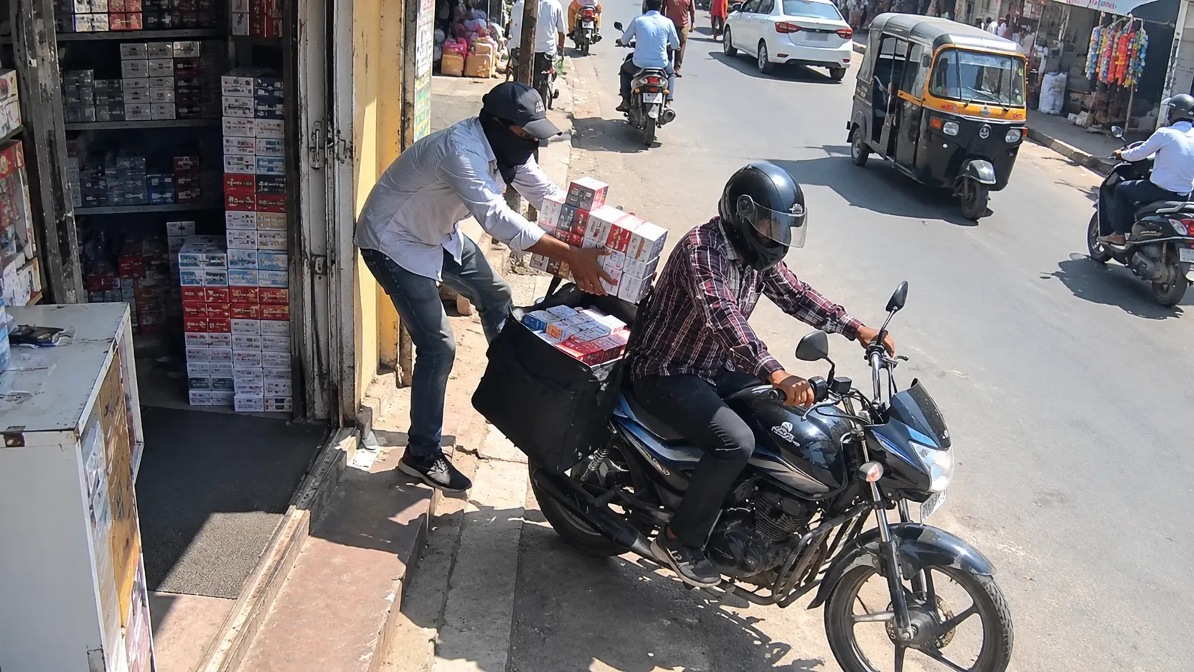 Brazen Theft in Dond: Cigarette Boxes Worth Rs 1.40 Lakh