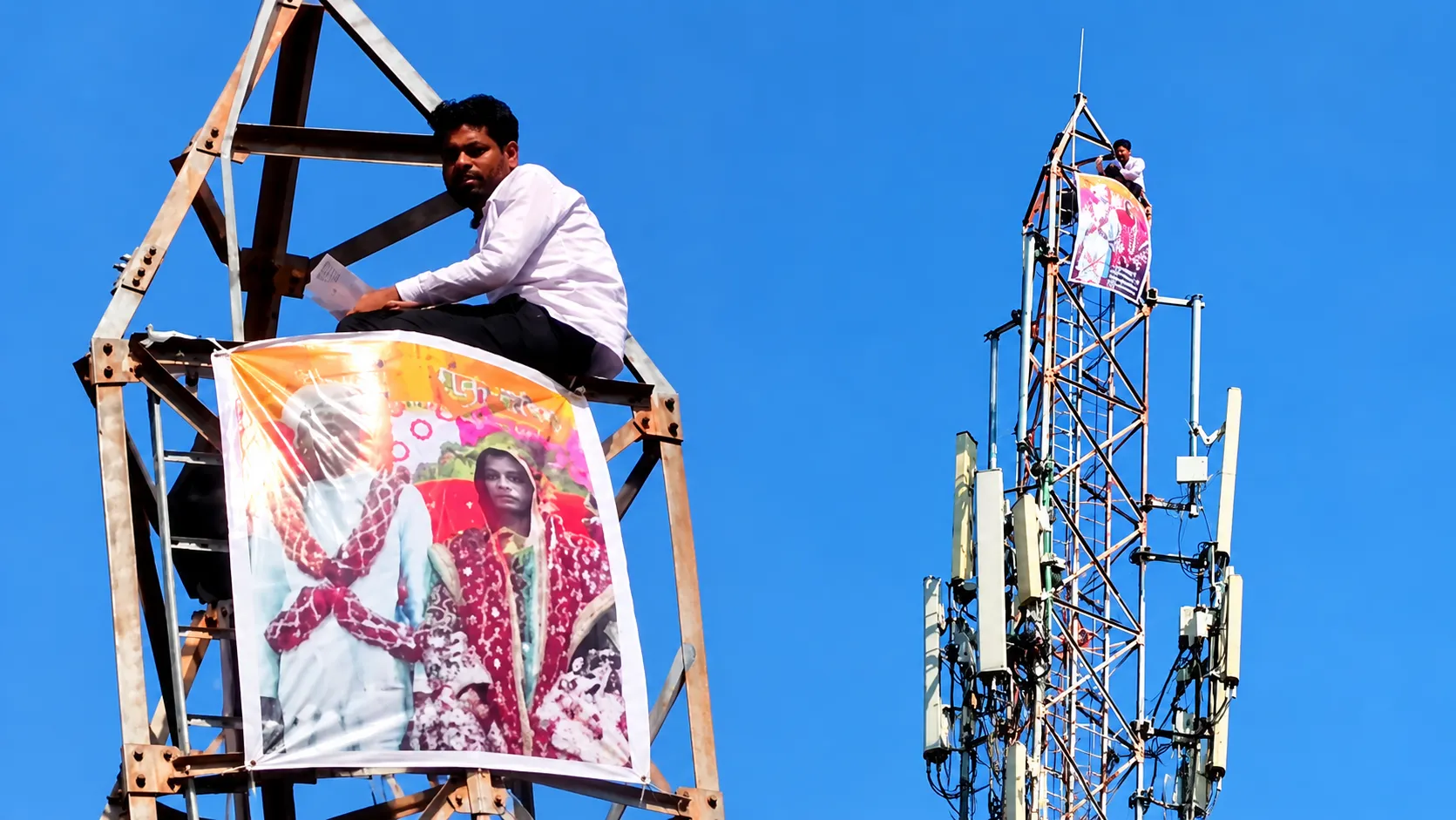 High-Voltage Drama in Nanded's Loha: Deaf-Mute Youth Climbs 200-Foot Mobile