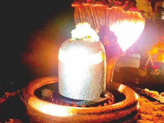 Golden Rays Take Darshan of Lord Bhuleshwar: Chants of 'Har Har Mahadev'