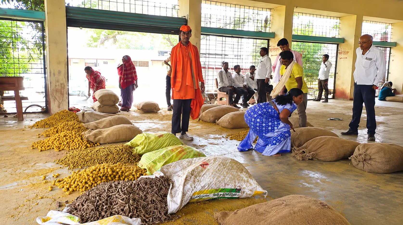 Record-Breaking High in Nanded Market: Turmeric Prices Reach ₹22,200