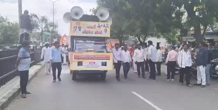Massive Farmers' Protest in Buldhana: Uddhav Thackeray Faction Demands Rs 1 Lakh