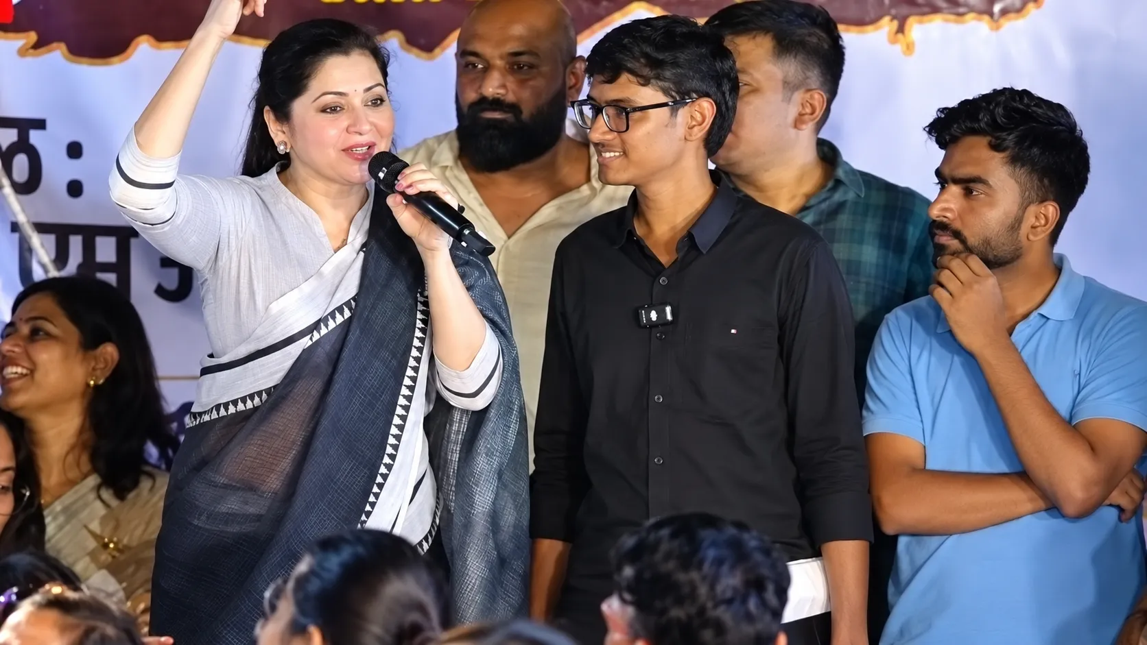 Actress Dipali Sayyed Faces Protesting Students' Anger in Pune During MPSC Agitation: