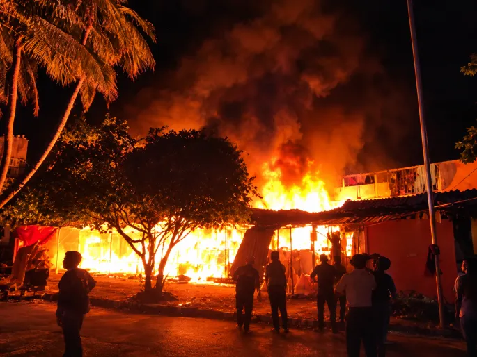 Fire Devastates Vasco's Sunday Market Ahead of Diwali: Over 100 Shops Gutted,